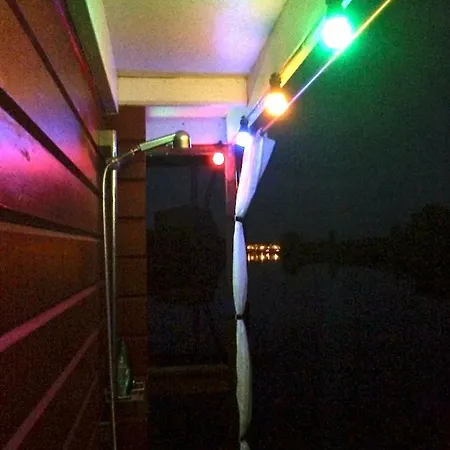 Gemuetliches Hausboot In Doemitz An Der Elbe * Дёмиц