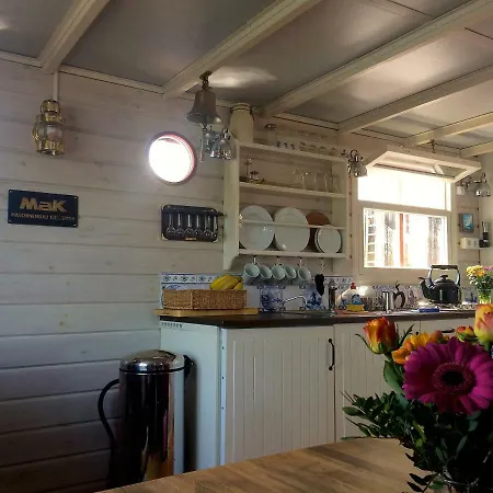 Gemuetliches Hausboot In Doemitz An Der Elbe Ботель