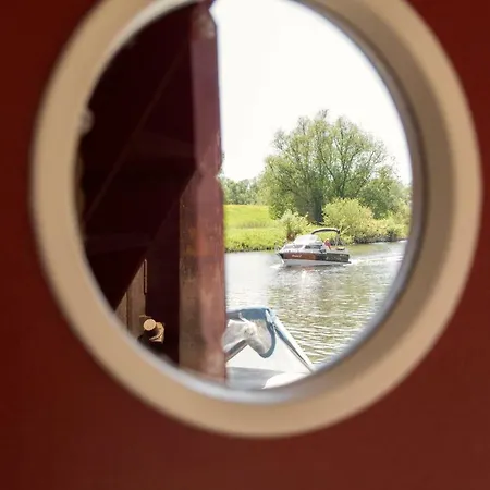 Ботель Gemuetliches Hausboot In Doemitz An Der Elbe *