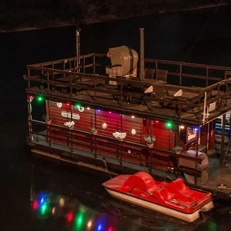 Gemuetliches Hausboot In Doemitz An Der Elbe *